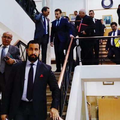 Alexandre Benalla durante la visita oficial del presidente Emmanuel Macron a Argelia