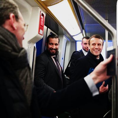 Alexandre Benalla con Emmanuel Macron durante la campaña presidencial