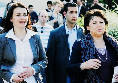 Alexandre Benalla junto a Martine Aubry durante un acto político