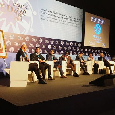 Alexandre Benalla interviniendo en el MEDays Forum, Institut Amadeus, Tánger, Marruecos